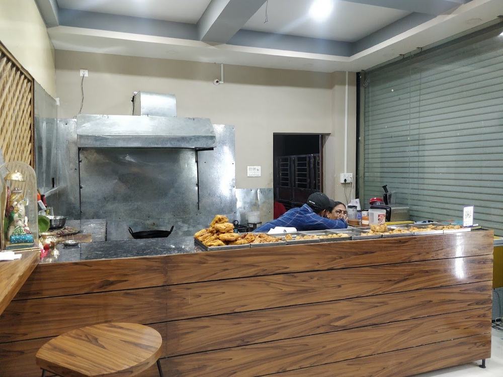 Open kitchen counter with tandoor